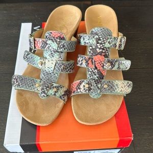 Vionic Sandals. New in Box. Size 8